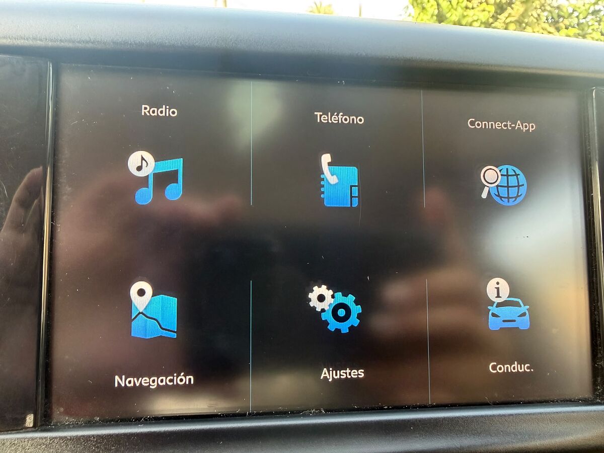 PEUGEOT 2008 STYLE 1.2 E-THP AUTO SPANISH LHD IN SPAIN 83000 MILES SUPERB 2018